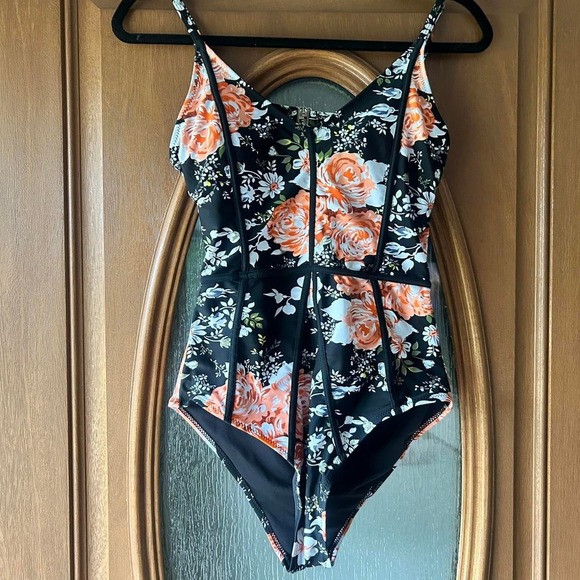 Cupshe Other - Women's floral Cupshe one piece swim suit black/multi color medium